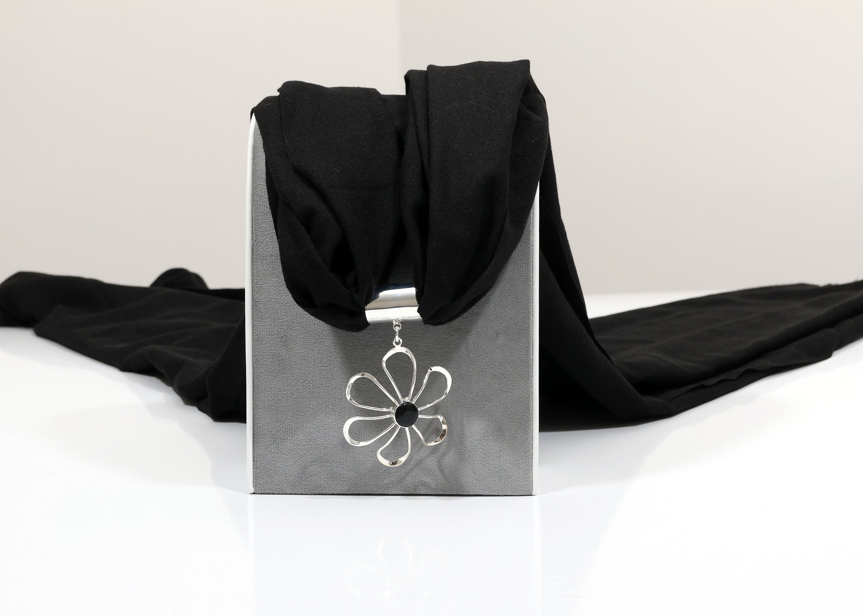 BROCHE FLOR CON PASHMINA