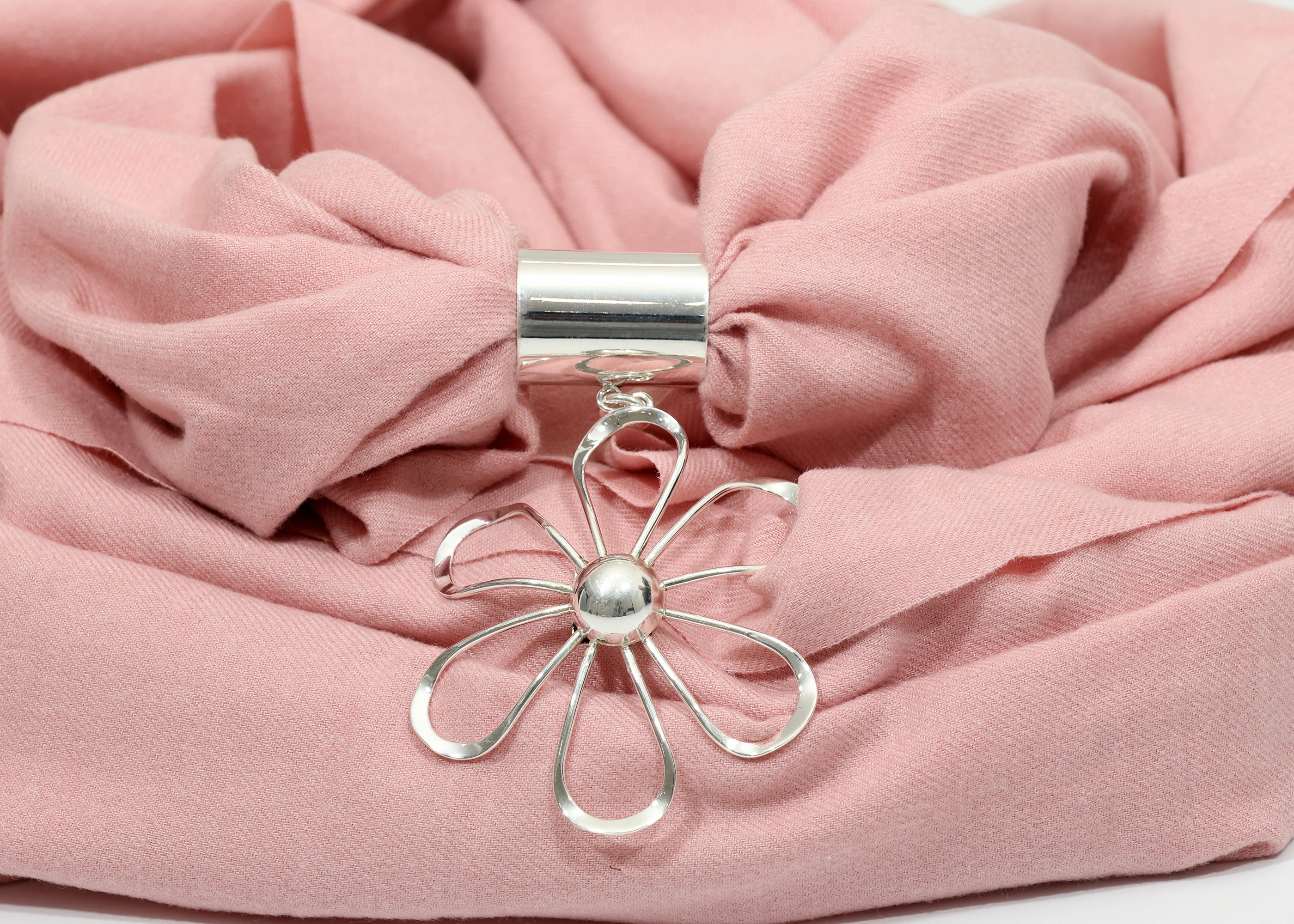 BROCHE FLOR CON PASHMINA